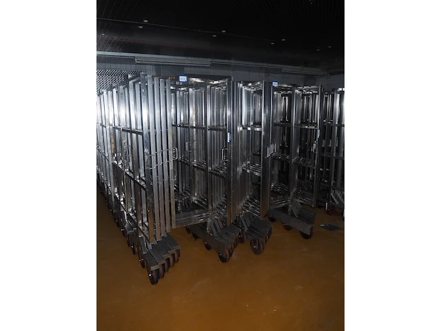 Nn smoke trolleys - afbeelding 1 van  3