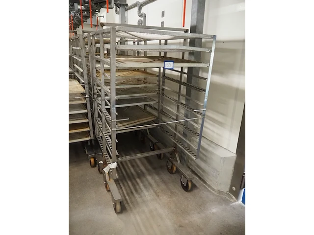 Nn smoke trolleys - afbeelding 1 van  6