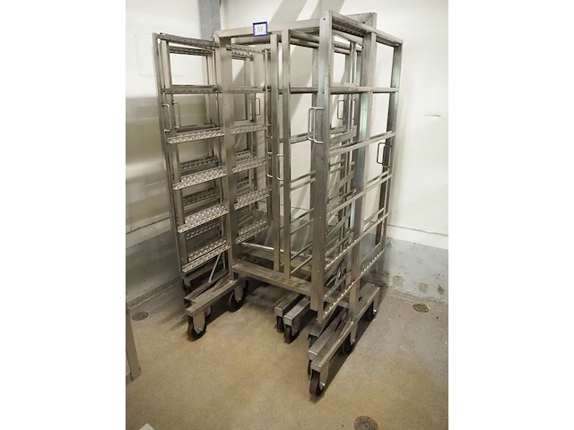 Nn smoke trolleys - afbeelding 1 van  4