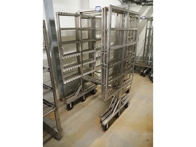 Nn smoke trolleys - afbeelding 1 van  5