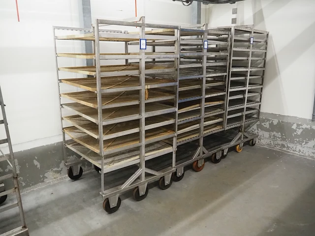 Nn smoke trolleys - afbeelding 1 van  6