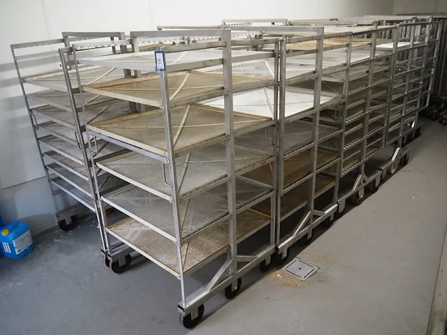 Nn smoke trolleys - afbeelding 1 van  7