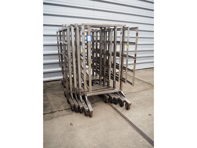 Nn smoke trolleys - afbeelding 1 van  6