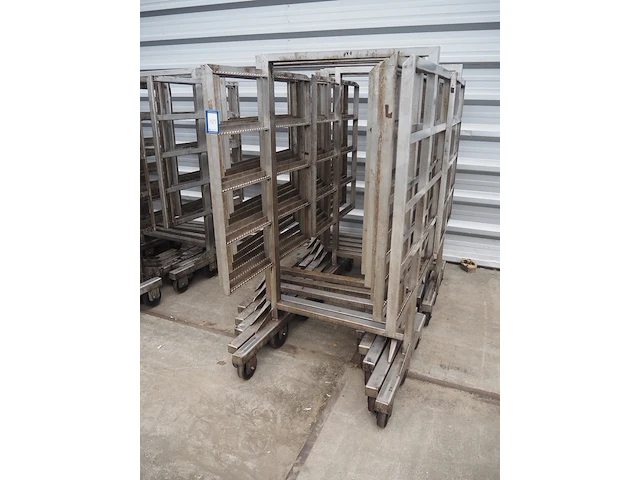 Nn smoke trolleys - afbeelding 1 van  6