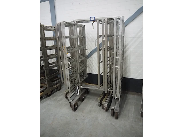 Nn smoke trolleys - afbeelding 1 van  5