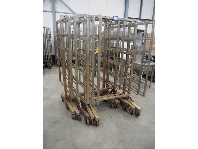 Nn smoke trolleys - afbeelding 1 van  5