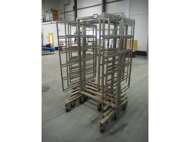 Nn smoke trolleys - afbeelding 1 van  5