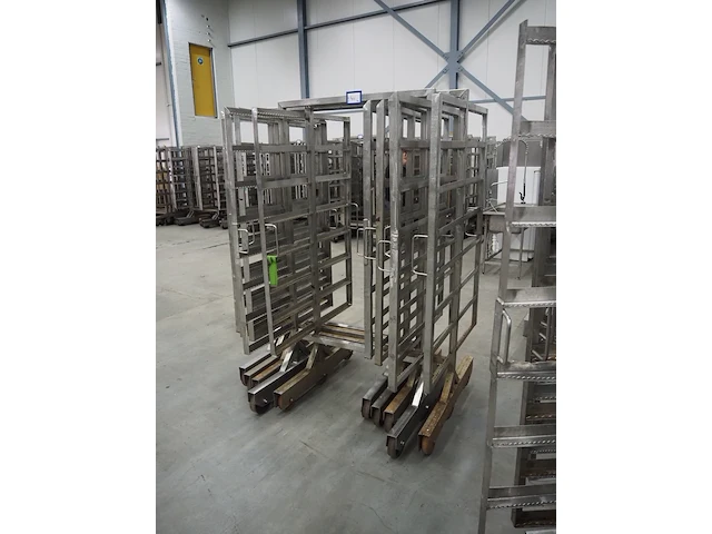 Nn smoke trolleys - afbeelding 1 van  5