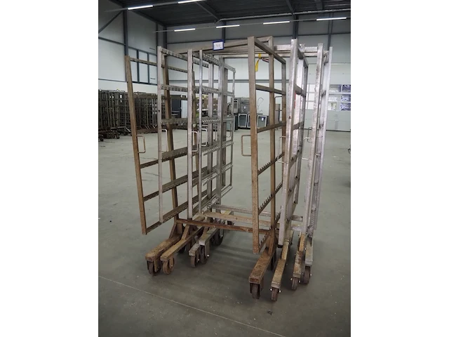Nn smoke trolleys - afbeelding 1 van  5