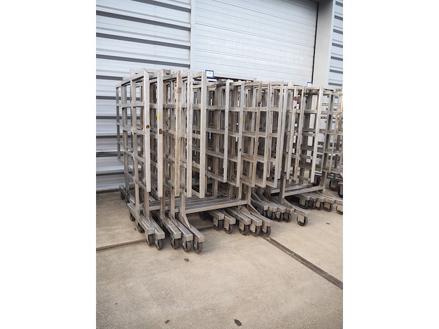 Nn smoke trolleys - afbeelding 1 van  5