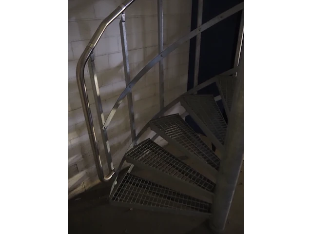 Nn spiral staircase - afbeelding 3 van  5