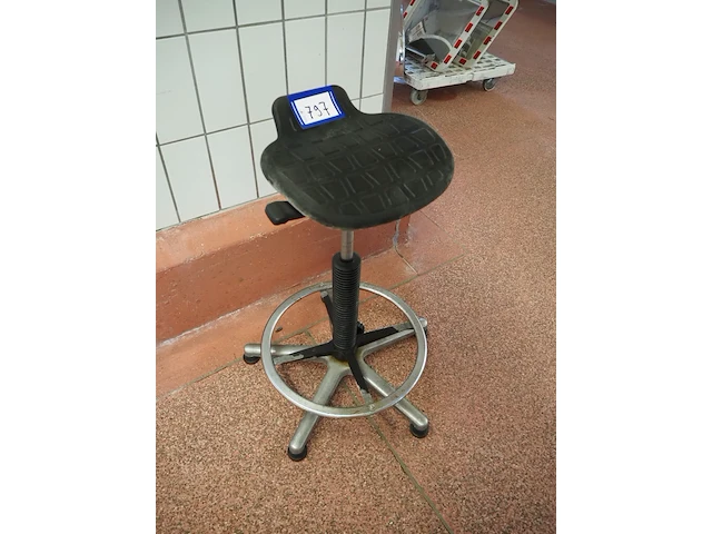 Nn stool - afbeelding 1 van  8
