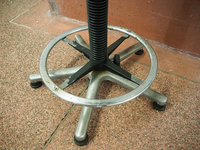 Nn stool - afbeelding 7 van  8