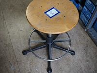Nn stool - afbeelding 1 van  3