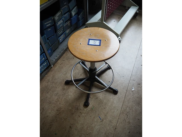 Nn stool - afbeelding 2 van  3