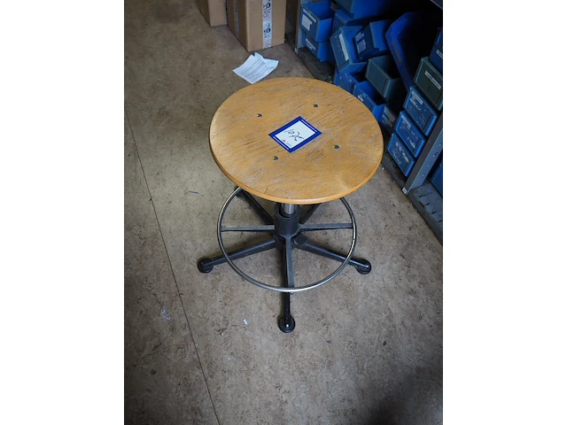 Nn stool - afbeelding 1 van  3
