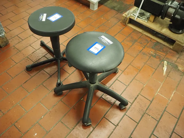 Nn stools - afbeelding 3 van  5