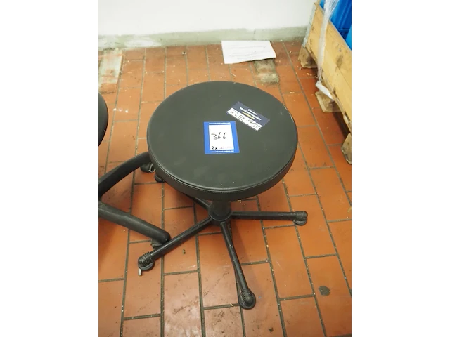 Nn stools - afbeelding 5 van  5