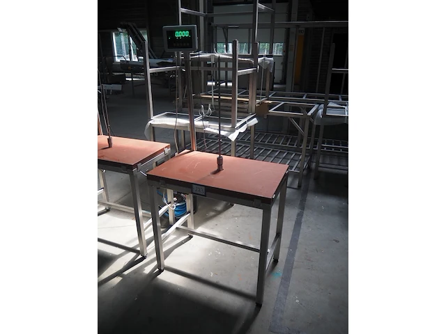 Nn table with kebab skewer - afbeelding 1 van  8
