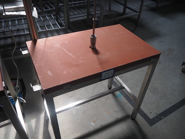 Nn table with kebab skewer - afbeelding 3 van  8