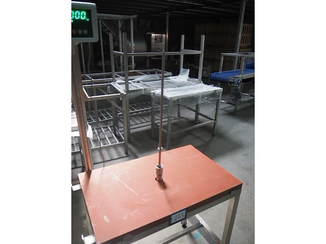 Nn table with kebab skewer - afbeelding 4 van  8