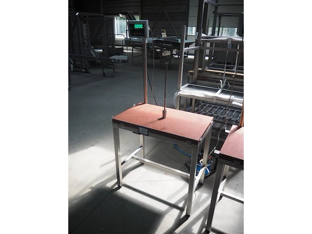 Nn table with kebab skewer - afbeelding 1 van  7