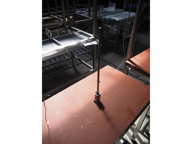 Nn table with kebab skewer - afbeelding 4 van  7