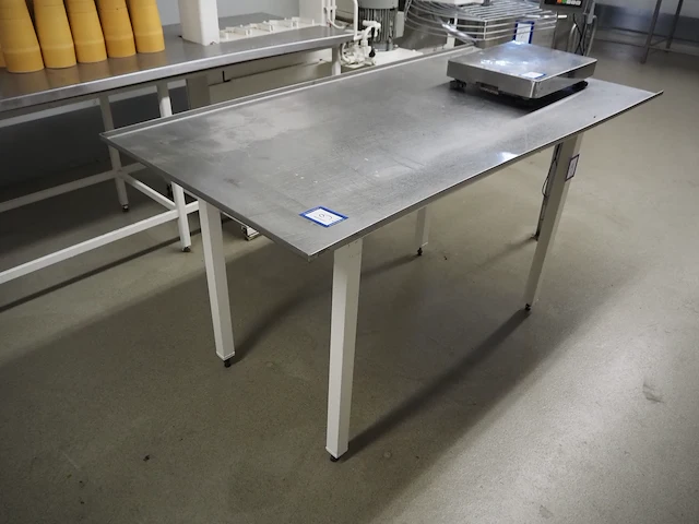 Nn table - afbeelding 1 van  4