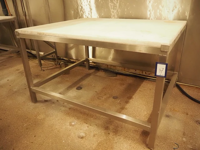 Nn table - afbeelding 1 van  6