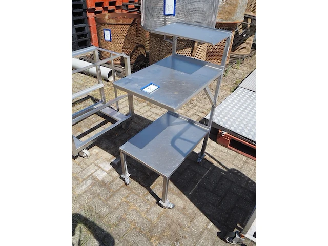 Nn table - afbeelding 1 van  4