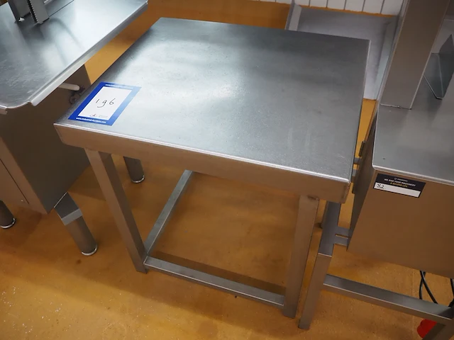 Nn table - afbeelding 1 van  2