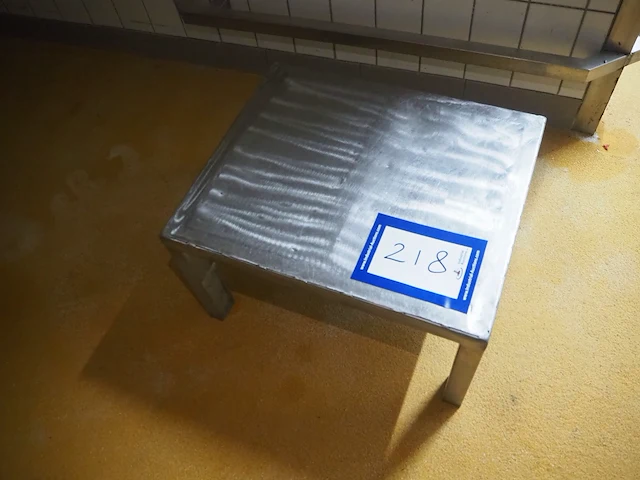 Nn table - afbeelding 1 van  2