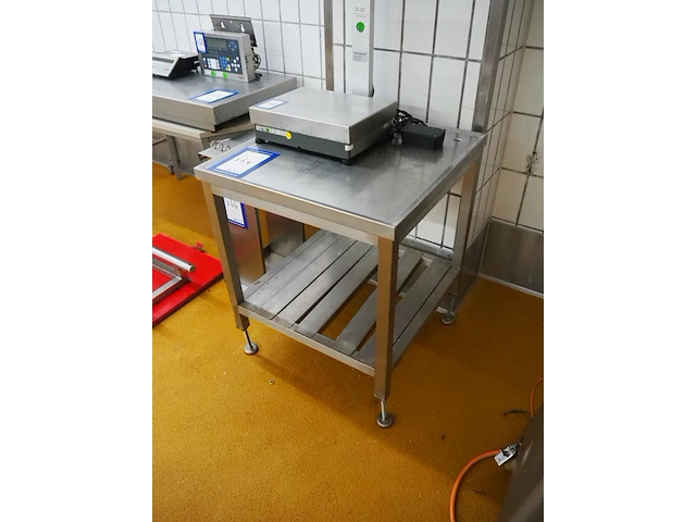 Nn table - afbeelding 2 van  4