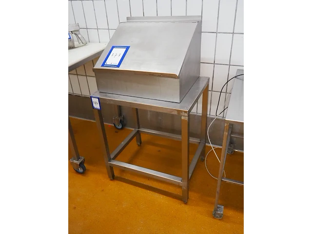 Nn table - afbeelding 1 van  4