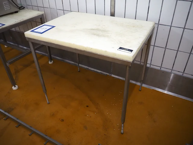 Nn table - afbeelding 1 van  4