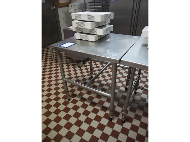 Nn table - afbeelding 1 van  4