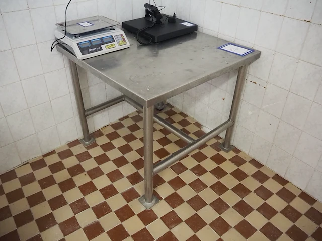 Nn table - afbeelding 1 van  4
