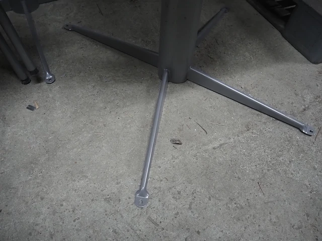 Nn tables and chairs - afbeelding 4 van  6