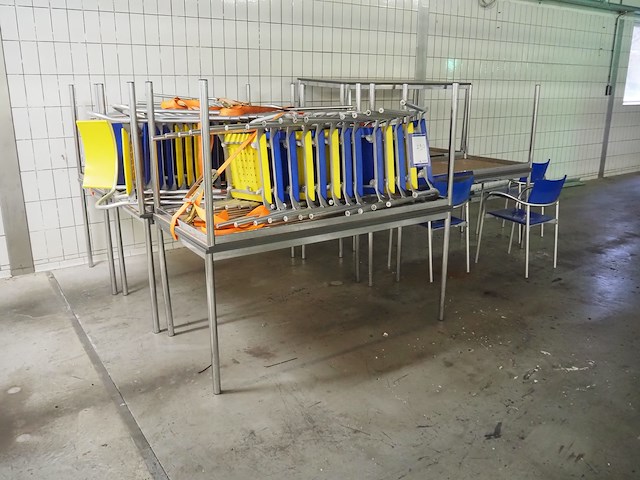 Nn tables and chairs - afbeelding 1 van  5