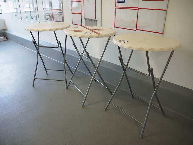 Nn tables - afbeelding 1 van  5