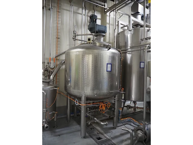Nn tank with mixer - afbeelding 1 van  4