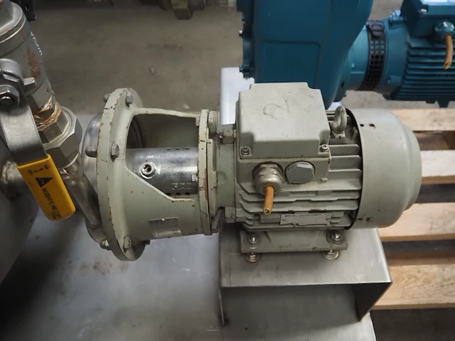 Nn tank with pump - afbeelding 10 van  12