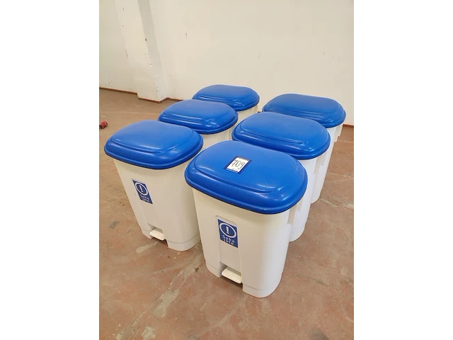Nn trash cans - afbeelding 1 van  3