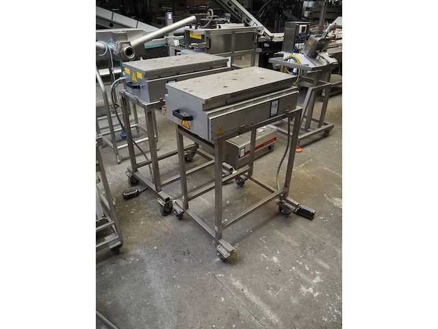 Nn trolleys with dyes - afbeelding 1 van  8