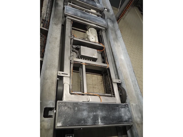 Nn unloading and loading line for racks - afbeelding 22 van  25