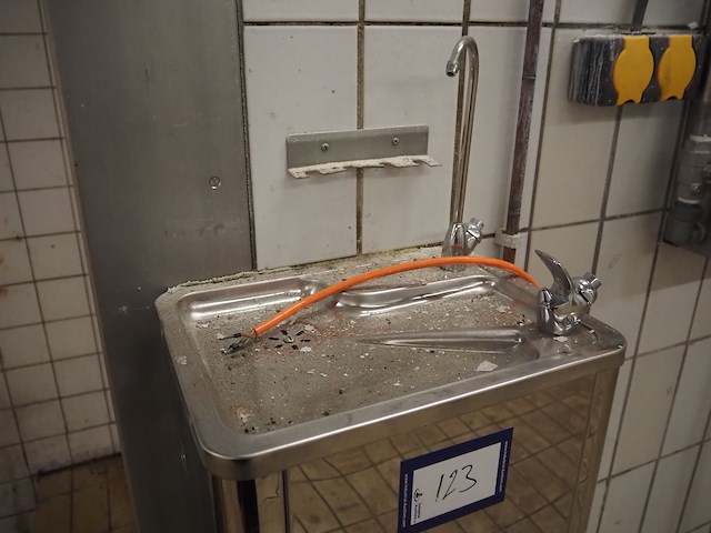 Nn water fountain - afbeelding 3 van  3