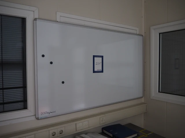 Nn white board - afbeelding 1 van  3
