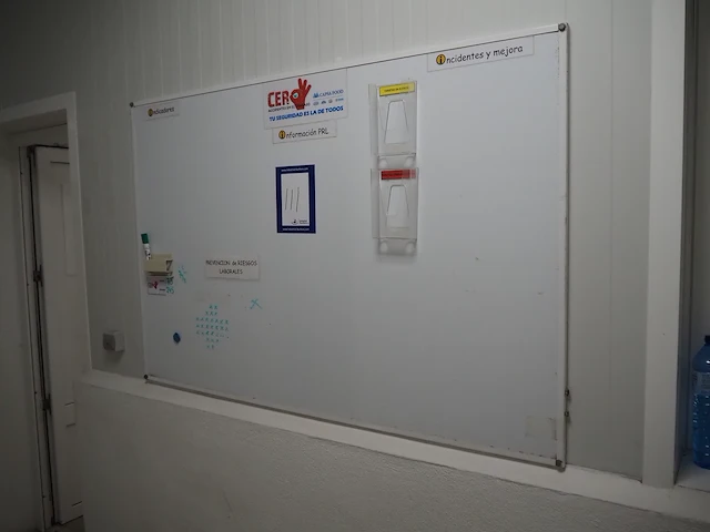 Nn white board - afbeelding 1 van  2