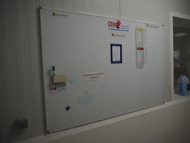 Nn white board - afbeelding 2 van  2