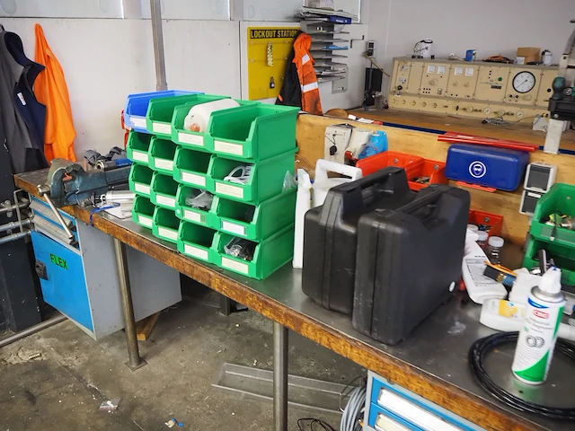 Nn working benches - afbeelding 18 van  19